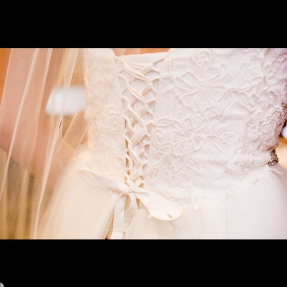 Wedding Dress - Picture 4 of 6